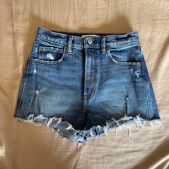 A&F Ultra High Rise Shorts - Picture 6 of 6